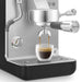 EAN 8010072255859 - Smeg EMC02BLMEU cafetera eléctrica Manual Máquina espresso 1,7 L imagen 16