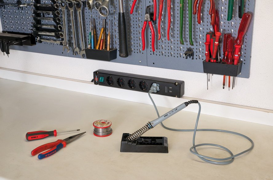 EAN 4007123657025 - Brennenstuhl Bremounta base múltiple 3 m 5 salidas AC Interior Negro imagen 3