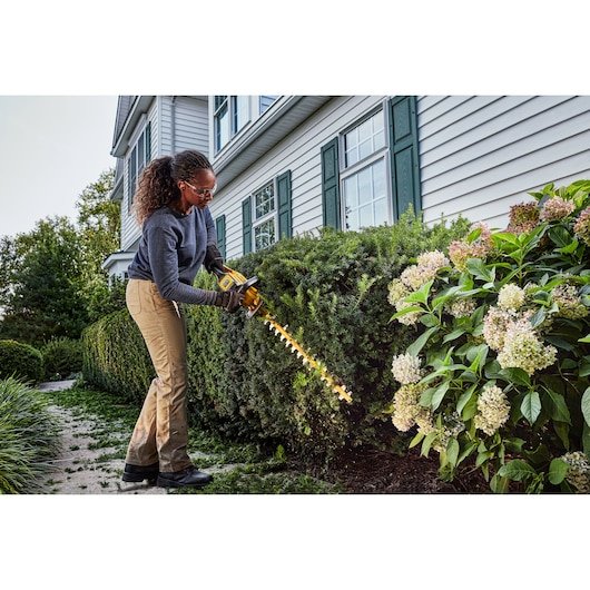 EAN 5035048748497 - DeWALT DCMHT573X1-QW corta-setos eléctrico Cuchilla doble 4,1 kg imagen 4