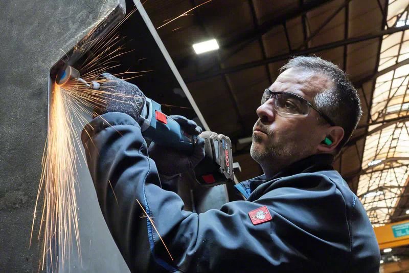 EAN 3165140945721 - Bosch GGS 18V-23 LC Professional Amoladora recta 23000 RPM Negro, Azul, Rojo, Plata 1000 W imagen 2