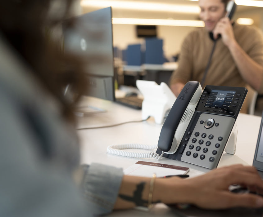 EAN 0197497341362 - Poly Edge E320 IP Phone and PoE-enabled teléfono IP Negro 8 líneas IPS imagen 4