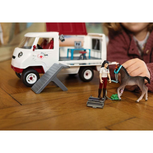 EAN 4055744023101 - schleich Mobile Vet with Hanoverian Foal imagen 2
