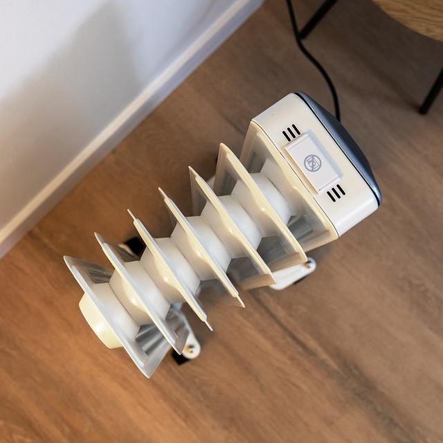 EAN 8435484058803 - Cecotec 05880 calefactor eléctrico Interior Blanco 1500 W Radiador de aceite eléctrico imagen 4