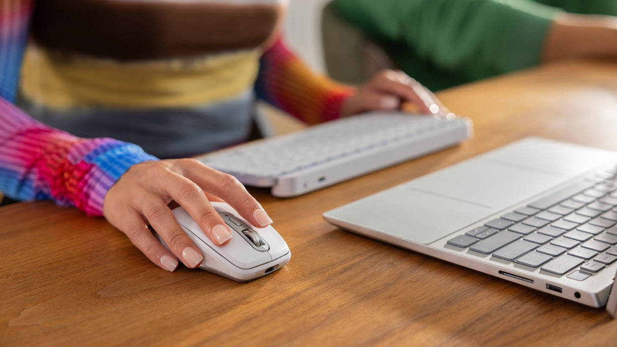 EAN 5099206111745 - Logitech 910-006930 ratón Oficina mano derecha RF Wireless + Bluetooth Laser 8000 DPI imagen 3