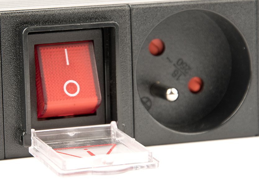 EAN 8716309116794 - Gembird EG-PDU-014-FC14 unidad de distribución de energía (PDU) 8 salidas AC 1U Negro imagen 5