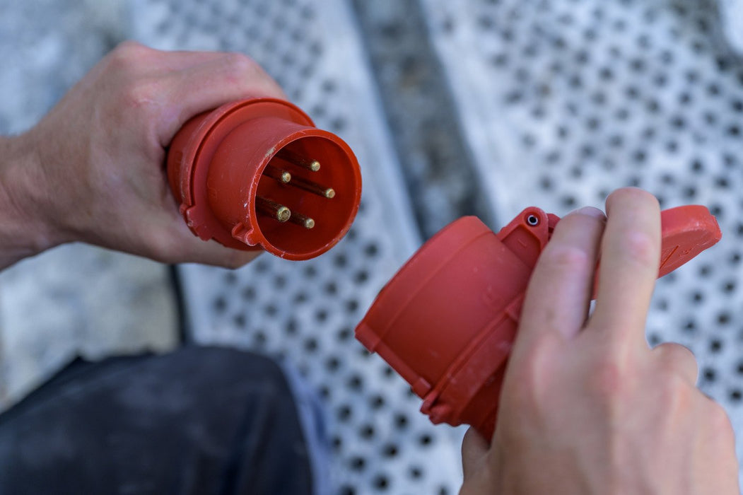 EAN 4007123667819 - Brennenstuhl 1167320100 base múltiple 10 m Exterior Negro, Rojo imagen 2