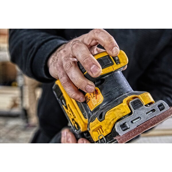 EAN 5054905284121 - DeWALT DCW200NT-XJ lijadora portátil Lijadora de hoja 13500 OPM Negro, Amarillo imagen 4