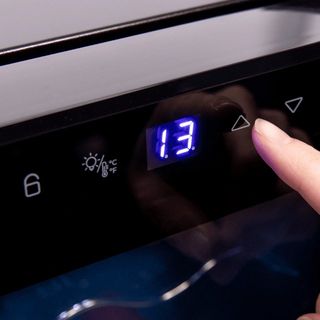 EAN 8435484027076 - Cecotec GrandSommelier 830 Nevera de vino termoeléctrico Independiente Negro 8 botella(s) imagen 7