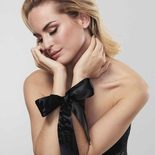 EAN 8437008001364 - Bijoux Indiscrets Silky Sensual Handcuffs Cinta para juegos eróticos Negro Tela imagen 1