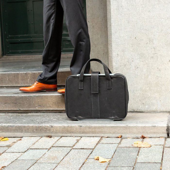 EAN 8719274491323 - R-Go Tools RGOAVLAPBL maletines para portátil 39,6 cm (15.6") Maletín Marrón imagen 7