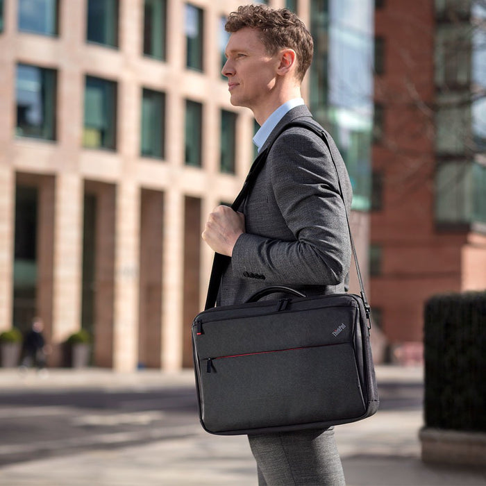 EAN 0192330023184 - Lenovo 4X40Q26384 maletines para portátil 39,6 cm (15.6") Funda protectora rígida Negro imagen 3