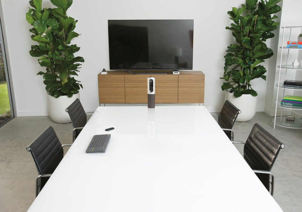 EAN 3082015015832 - Logitech 960-001034 cámara de videoconferencia Plata 1920 x 1080 Pixeles imagen 11