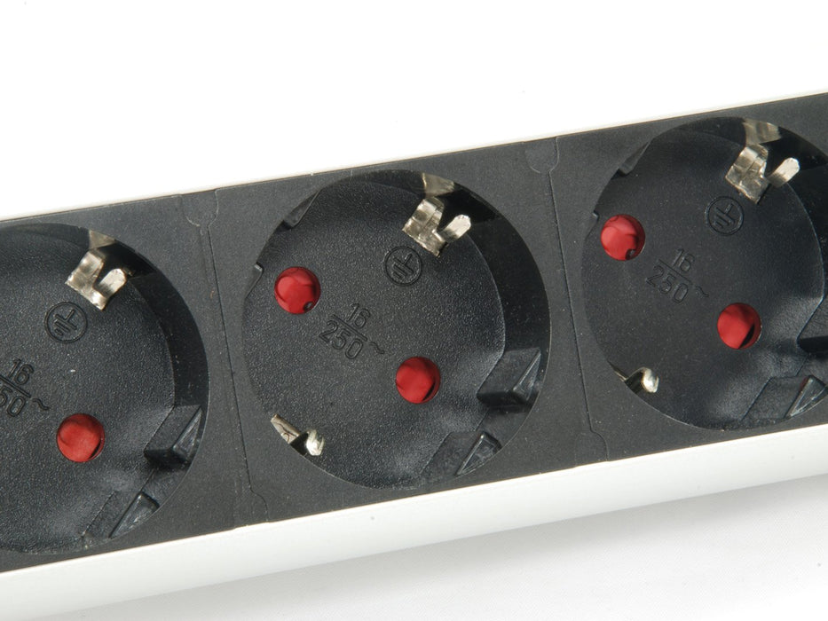 EAN 4015867199473 - Equip 333304 unidad de distribución de energía (PDU) 3 salidas AC Negro, Plata imagen 3