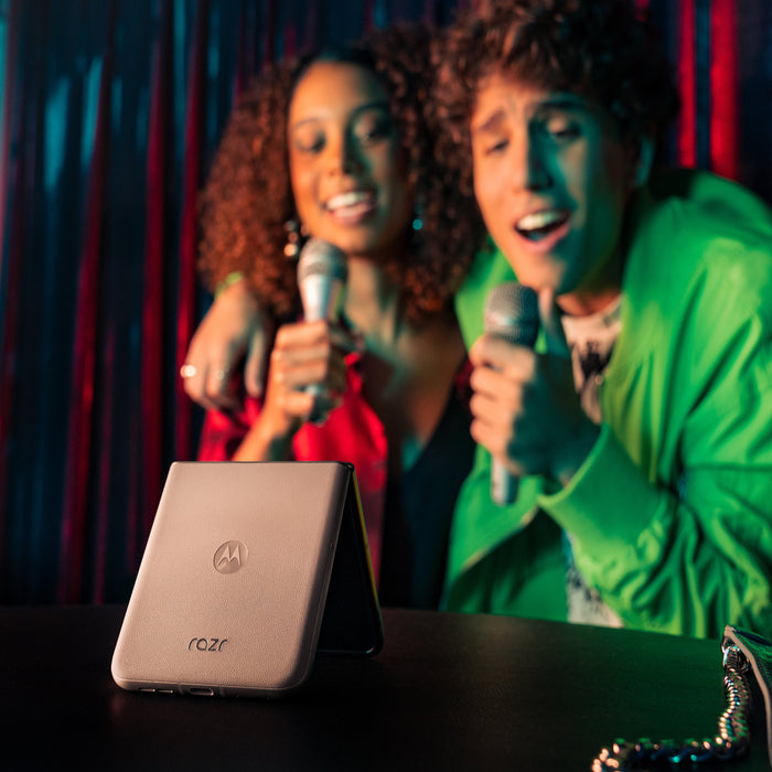 EAN 0840023261978 - Motorola razr 50 17,5 cm (6.9") SIM doble Android 14 5G USB Tipo C 8 GB 256 GB 4200 mAh Arena imagen 17