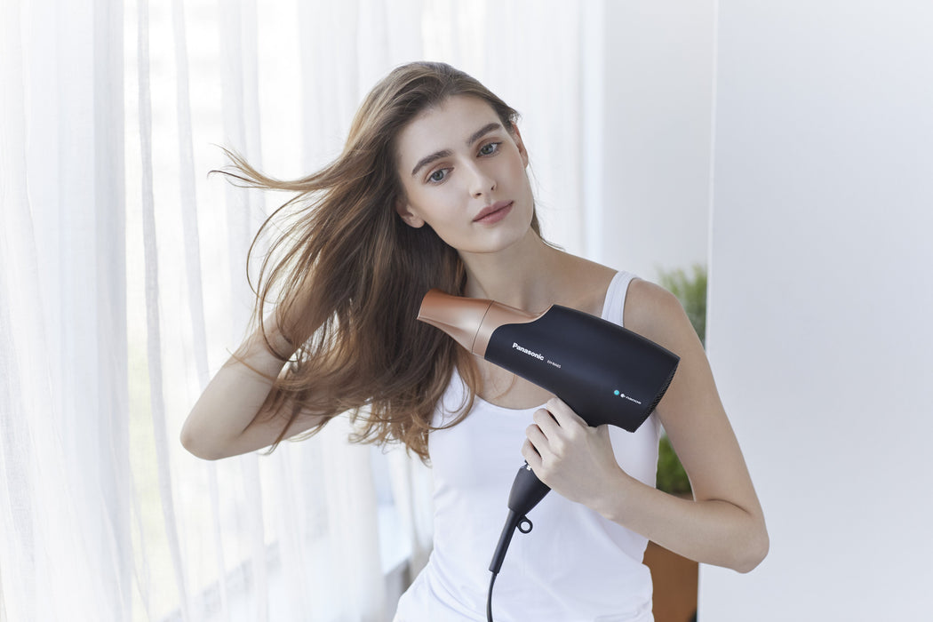EAN 5025232910915 - Panasonic EH-NA65CN825 secador 2000 W Negro, Oro imagen 5