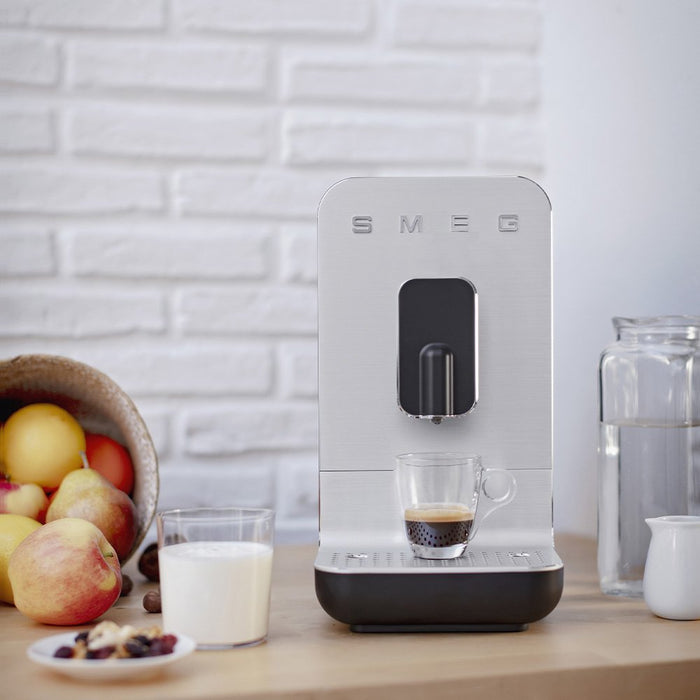 EAN 8017709334734 - Smeg BCC11BLMEU cafetera eléctrica Totalmente automática Máquina espresso 1,4 L imagen 6