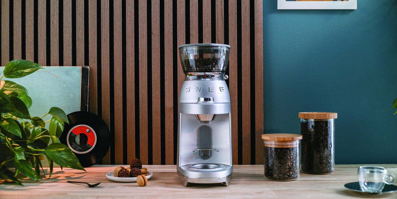 EAN 8017709339883 - Smeg CGF02SSEU molinillo de café 150 W Acero inoxidable imagen 16