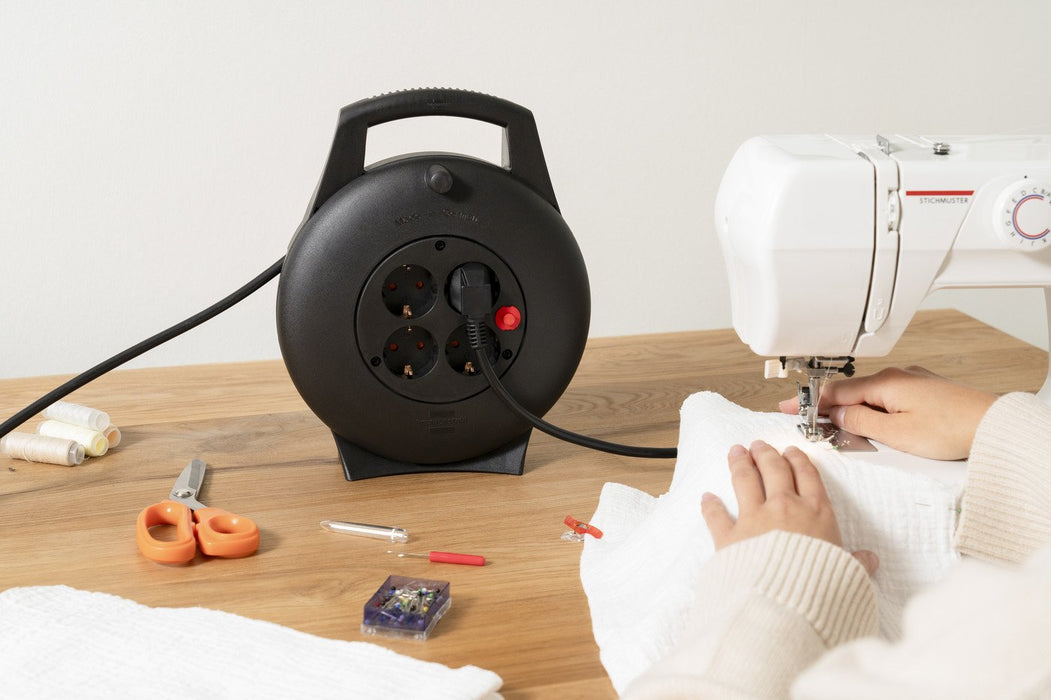 EAN 4007123687121 - Brennenstuhl 1093900 base múltiple 10 m 4 salidas AC Interior Negro imagen 7